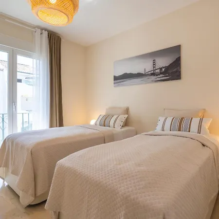Elegant Marbella Apartment, 5-Pool Oasis, Sunlit Terrace, Garage Estepona Buitenkant foto