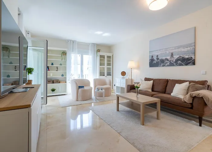 Elegant Marbella Apartment, 5-Pool Oasis, Sunlit Terrace, Garage
